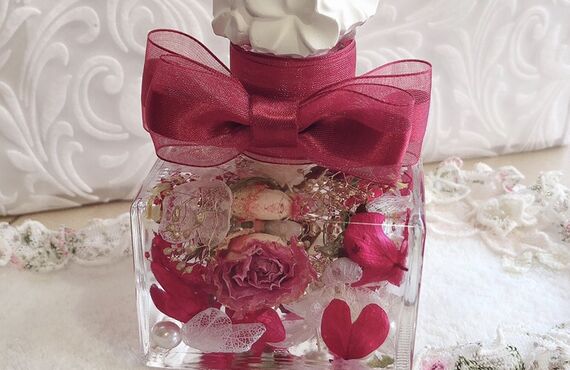 福岡で子供から大人まで自分だけのハーバリウムを作れる教室です